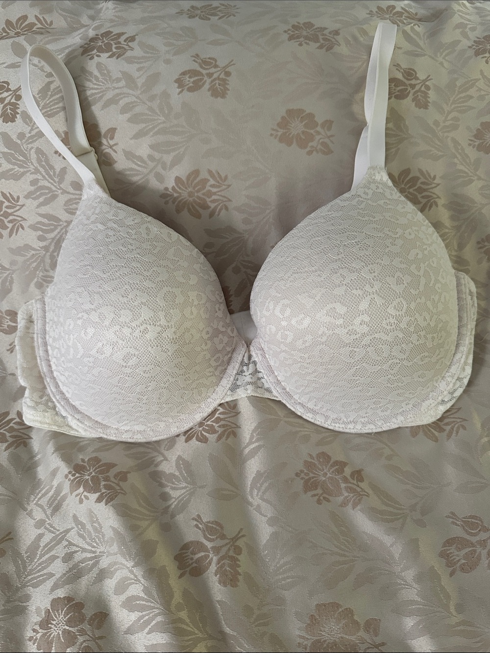 PINK Victoria's Secret White Lace T-Shirt Bra